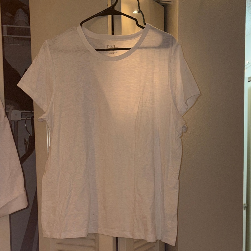 Women’s white tshirt